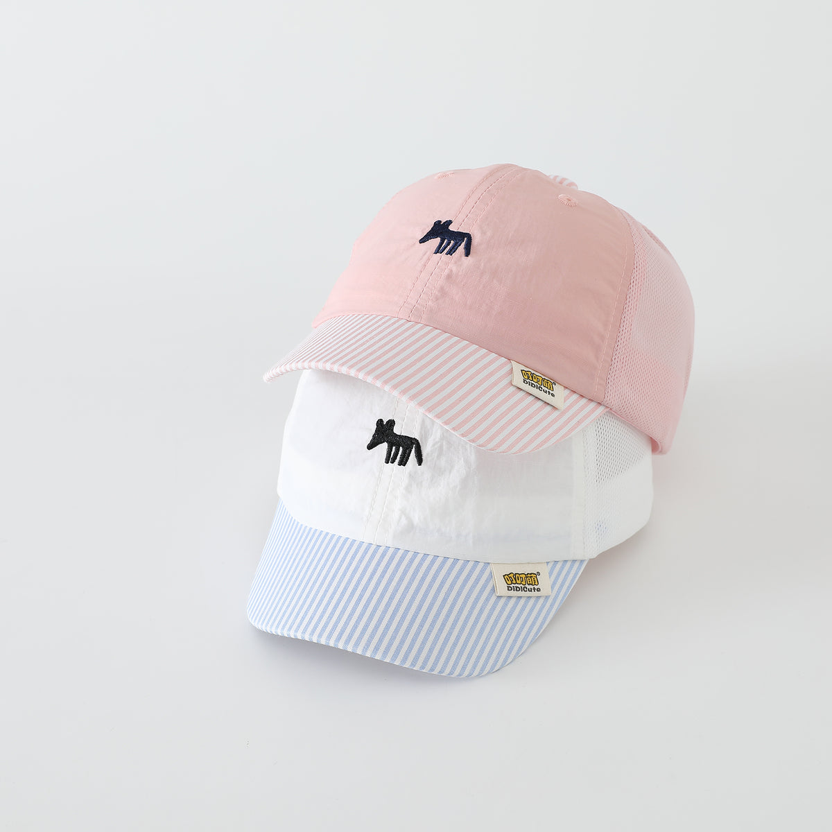 The New Men's And Women's Embroidered Fox-patterned Pointed-mouth Baseball Cap With A Stylish And Simple Design Featuring A Velcro Fastening Is Suitable For Daily Outdoor Use.