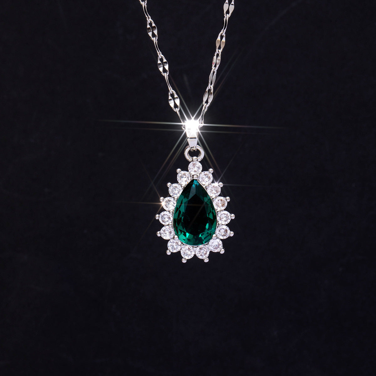 Emerald Gem Crystal Short Necklace Lockbone Chain Light Luxury Retro Simple Fairy Zircon Water Drop Heart-shaped Women's Fashion