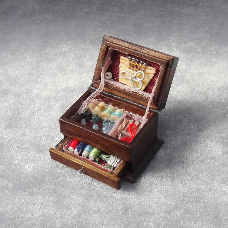 Vintage Sewing Machine Sewing Kit Mini Accessories