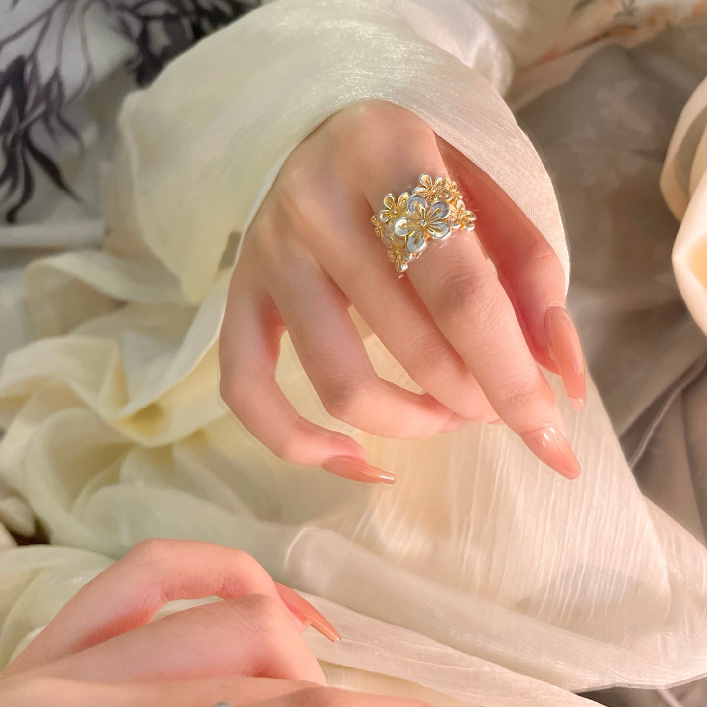 1pcs 999.9 Sterling Silver Two-Tone Plum Blossom Statement Ring, Luxury Delicate Style, Ideal For Birthdays & Holiday Gifts