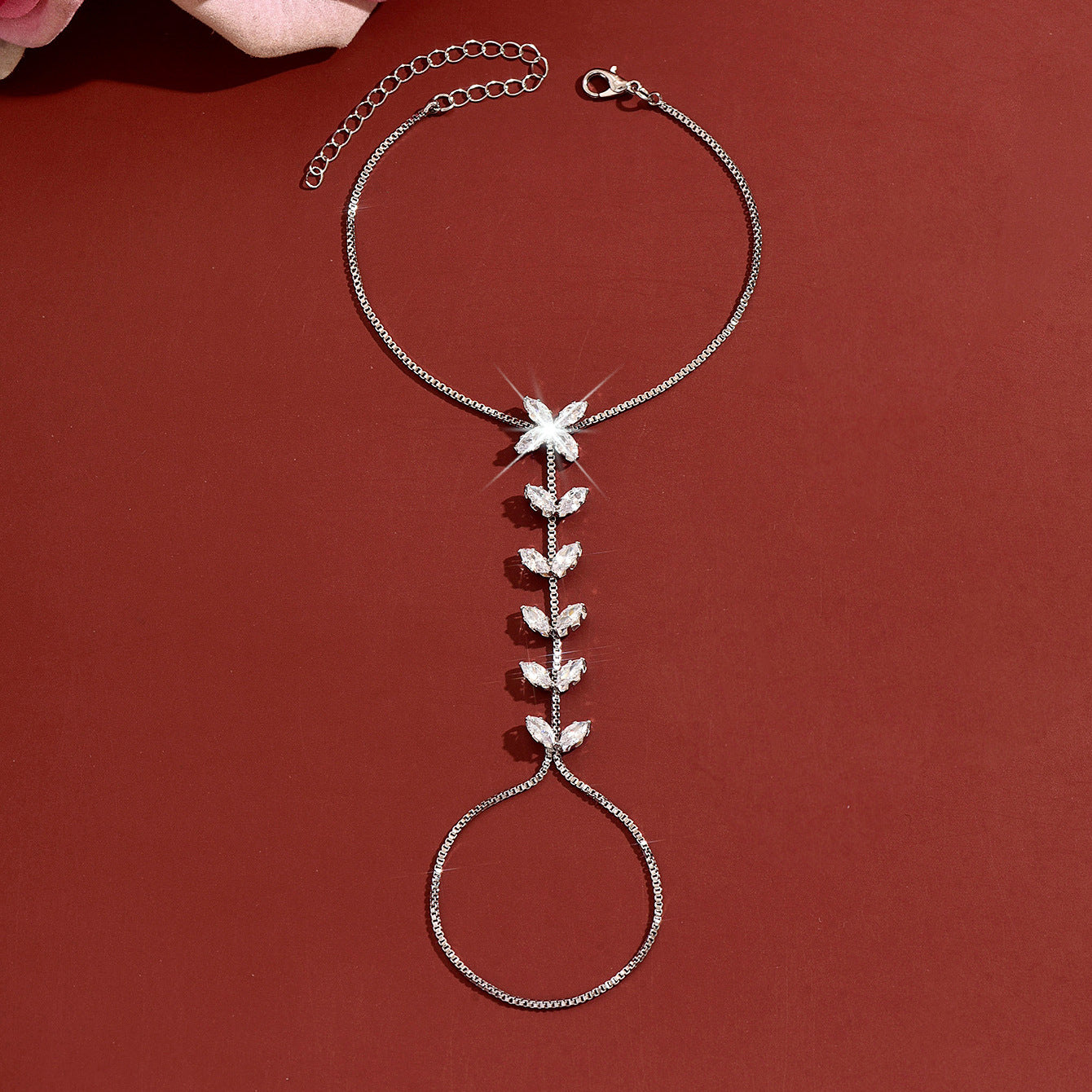 Korean New Eco-Friendly Crystal Leaf Bracelet For Women, Fashionable And Sweet Zircon Flower Finger-Back Chain, Simple And Versatile