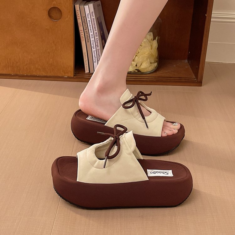French Retro Thick Soled Slippers For Women's Summer Outdoor Wear, Fashionable One-piece Sandals, Soft Soled Comfortable Flat Shoes