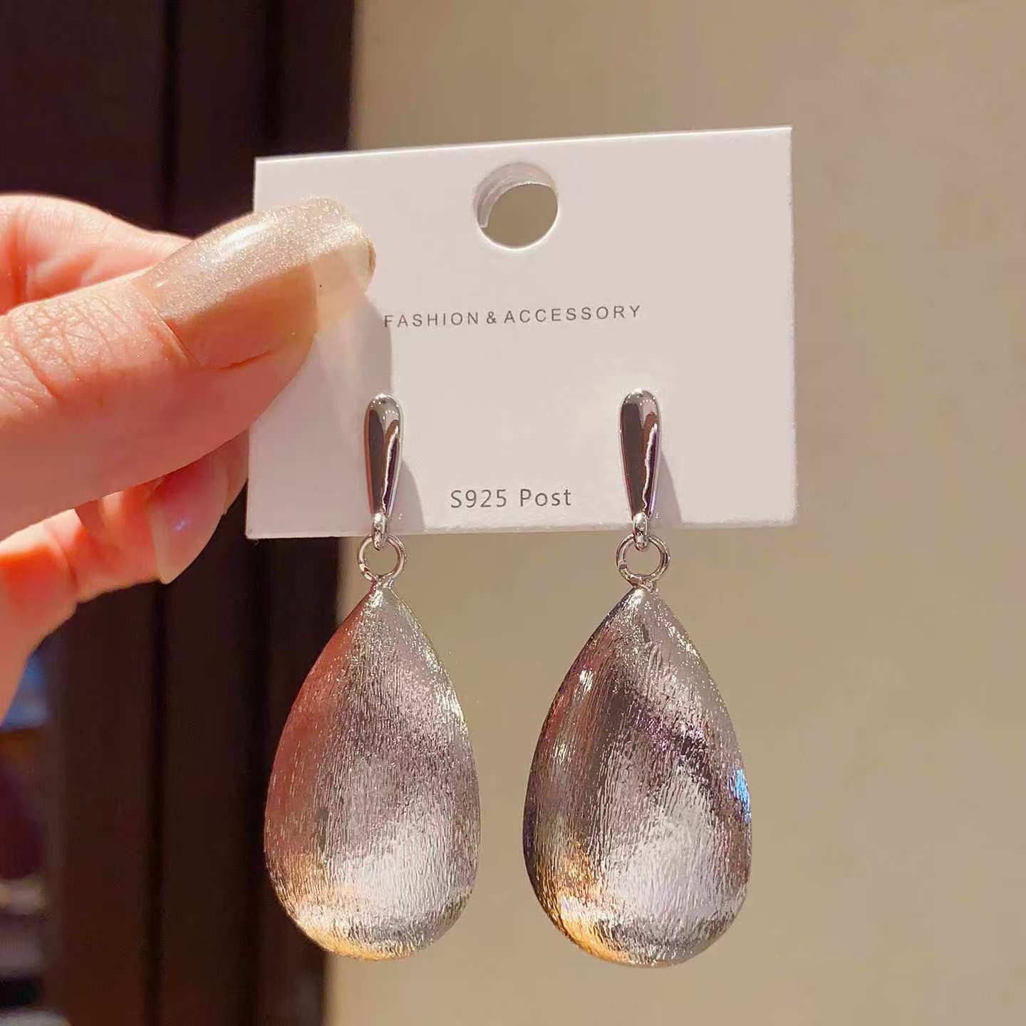 2026 New Oversized Brushed Metal Teardrop Dangle Earrings For Women, Retro Hong Kong Style High-End Face Slimming Drop Ear Jewelry