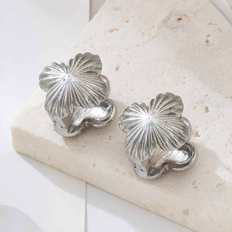 New Arrival Alloy Hoop Earrings For Women, Light Luxury Four-Leaf Clover Floral Design, Fashion Elegant High-End Temperament Versatile Ear Jewelry