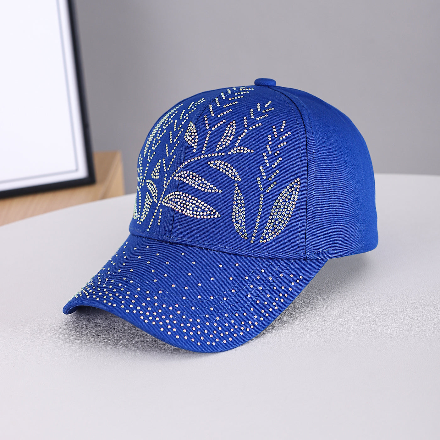 Men's And Women's Adjustable Leaf-shaped Beaded Pattern Twill Fabric Brimmed Baseball Cap. Suitable For Daily Commuting, Spring And Summer Outdoor Outings, And Casual Outings.