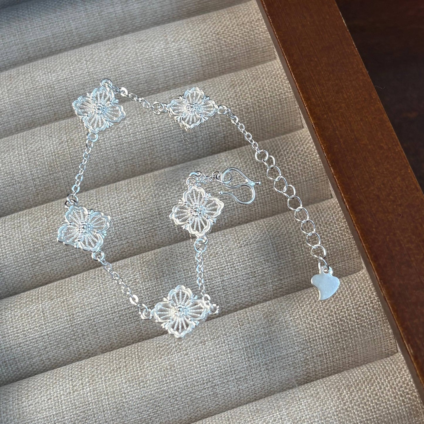 1pc 999 Sterling Silver Hollow Flower Charm Bracelet, Retro Minimalist Style, Perfect For Daily Wear And Valentine's Gift