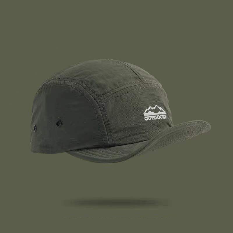 A Single-color Soft-brim Lightweight Quick-drying Fashionable Retro-style Letter Icon Baseball Cap, Suitable For Outdoor Activities In Spring And Summer.