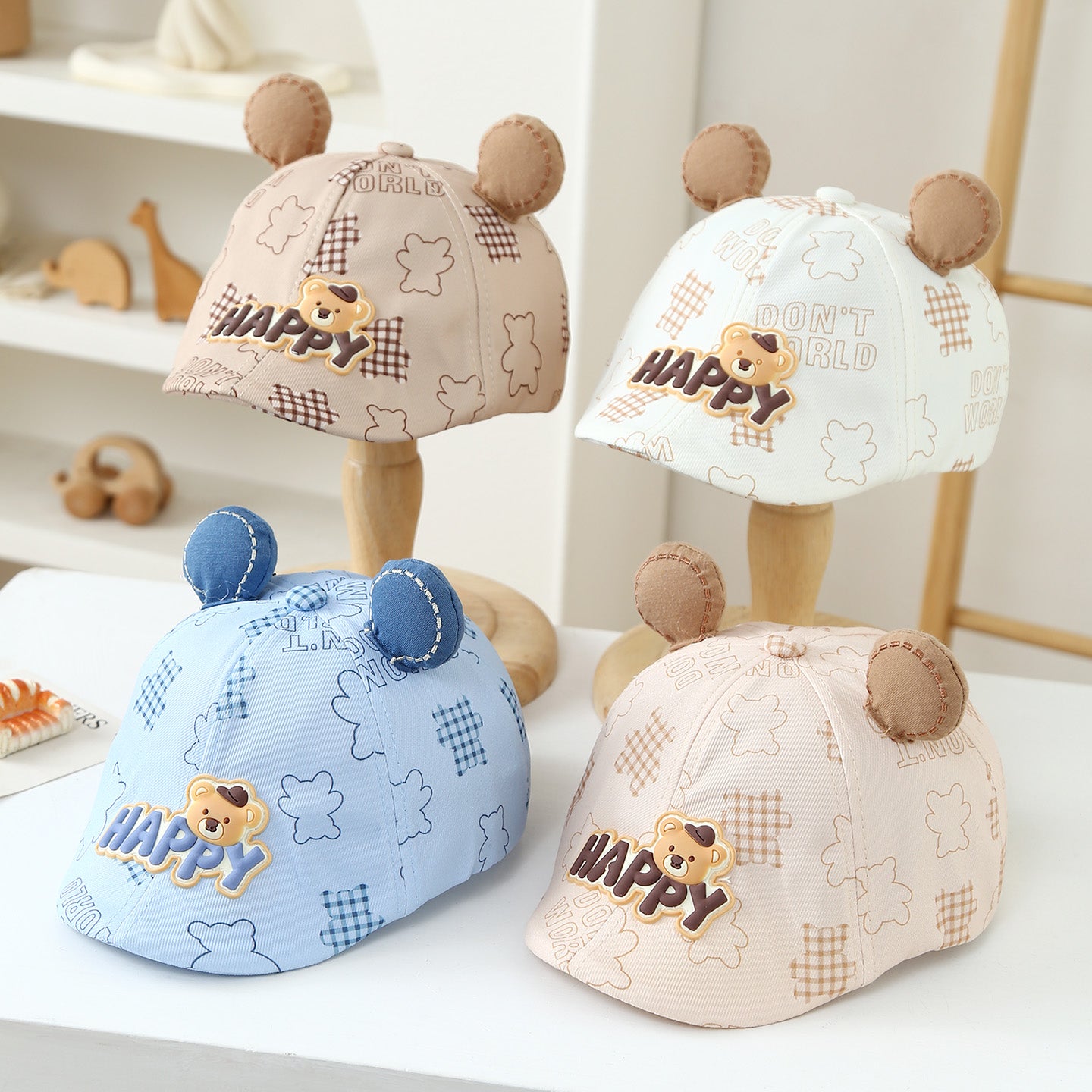 The Children's Three-dimensional Cartoon Teddy Bear, HAPPY, With Letter Patterns On It, Is A Cute And Casual Baseball Cap. It Is Suitable For Outdoor Travel And Shopping.