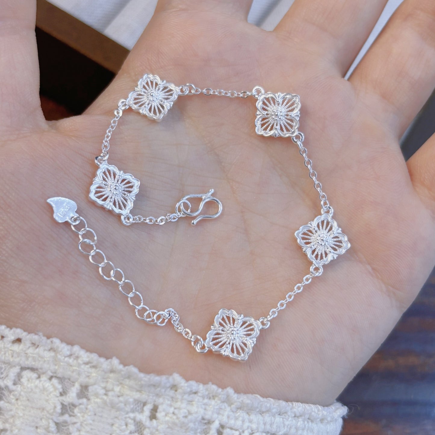 1pc 999 Sterling Silver Hollow Flower Charm Bracelet, Retro Minimalist Style, Perfect For Daily Wear And Valentine's Gift