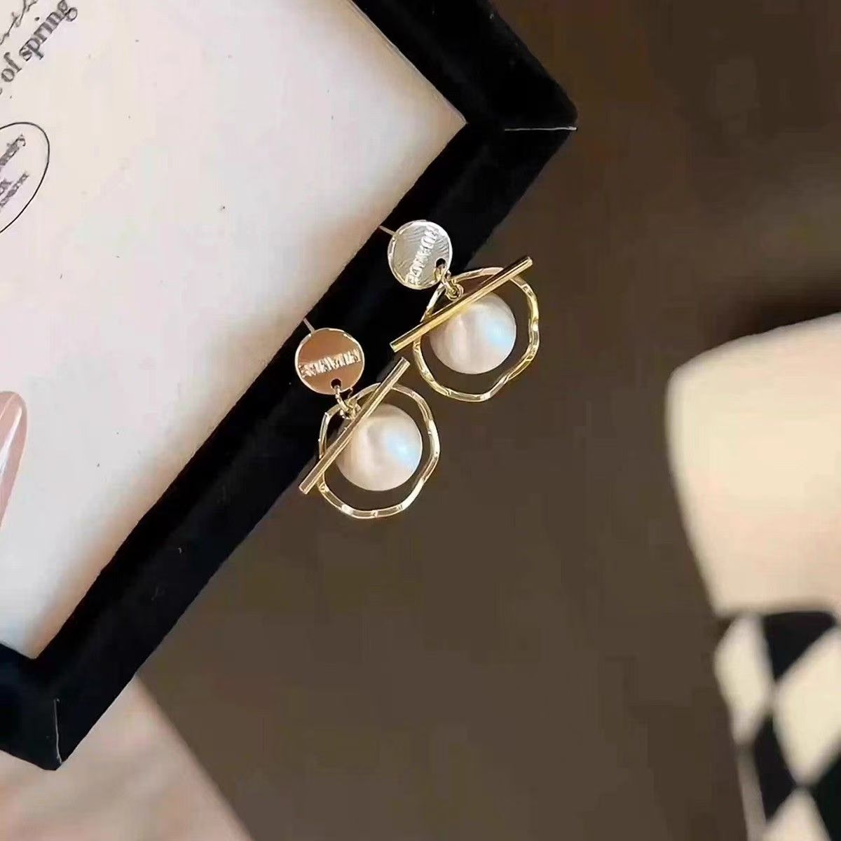 Elegant French Sequins Geometric Brushed Ball Pendant Drop Earrings For Women, Light Luxury Gorgeous Fashion Dangle Ear Jewelry