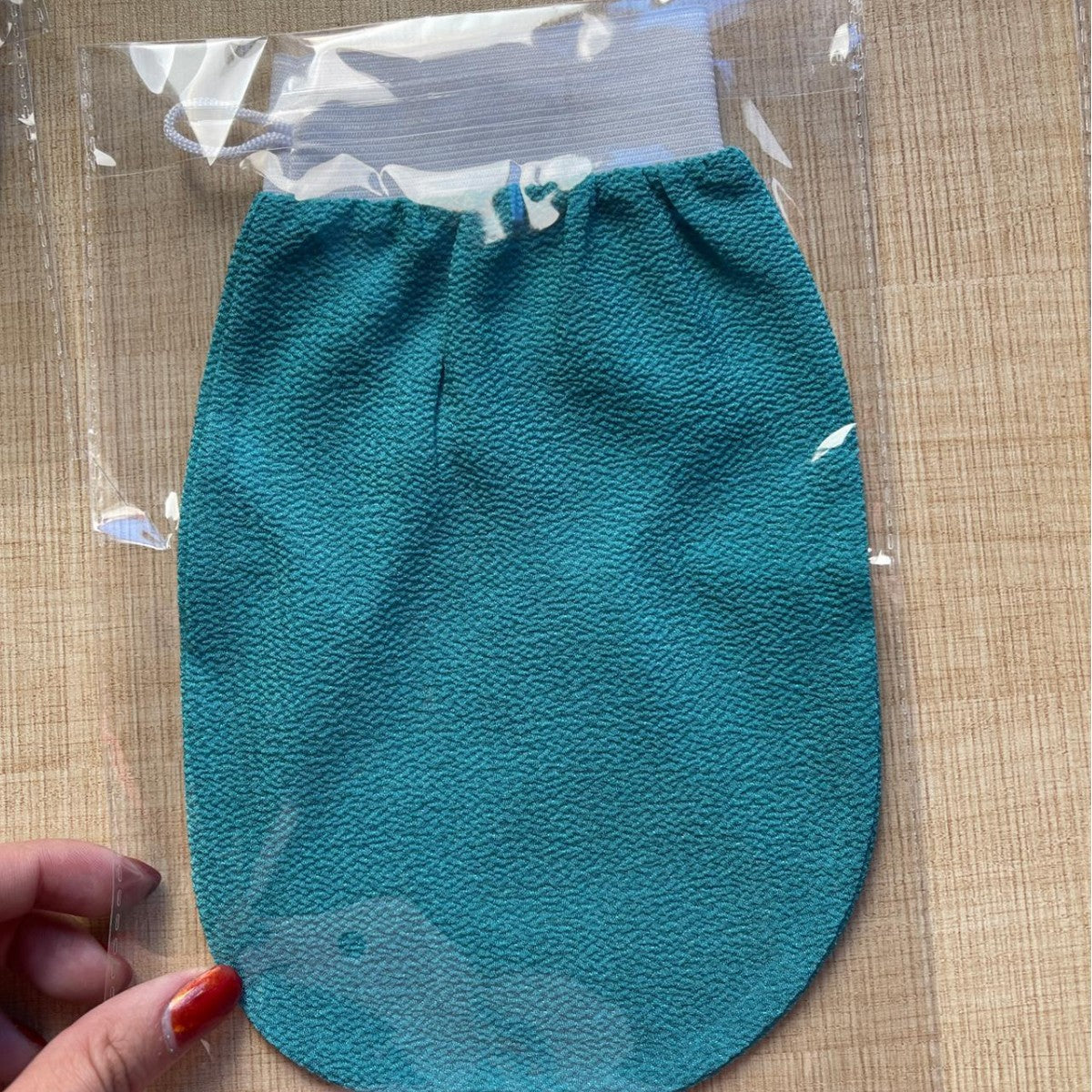 Artificial Silk Rubbing Dead Skin Cutin Massage Bath Gloves Rubbing