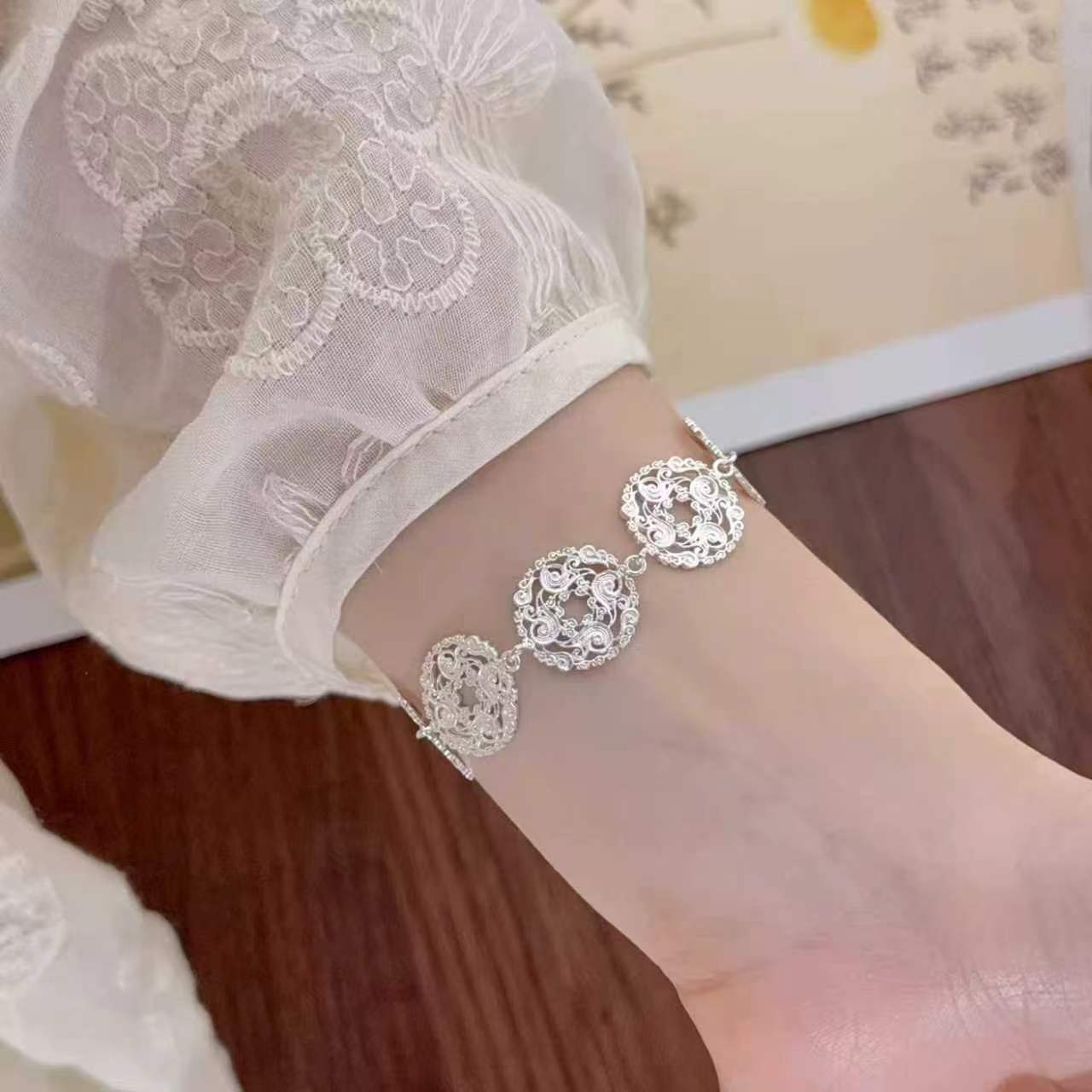 1pc 999 Sterling Silver Hollow Filigree Round Charm Bracelet, Retro Chinese Style, Perfect For Daily Wear, Parties & Valentine's Gifts