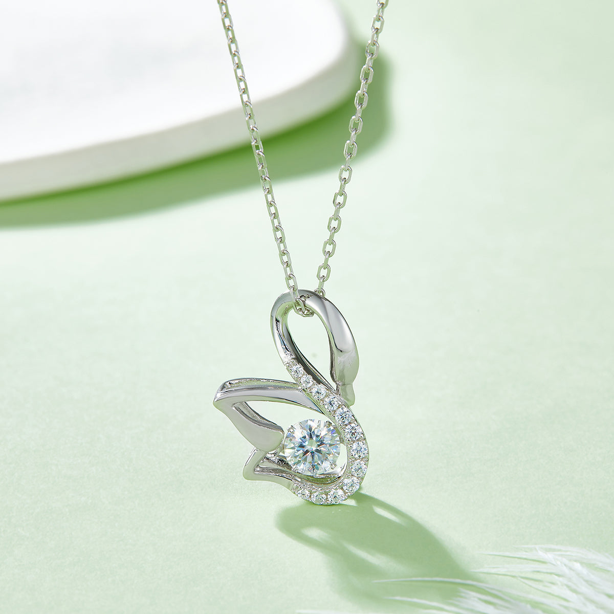 S925 Sterling Silver 0.5ct D Color VVS1 Moissanite Swan Pendant Necklace 45cm Platinum Plated Hypoallergenic GRA Certified Gift Box