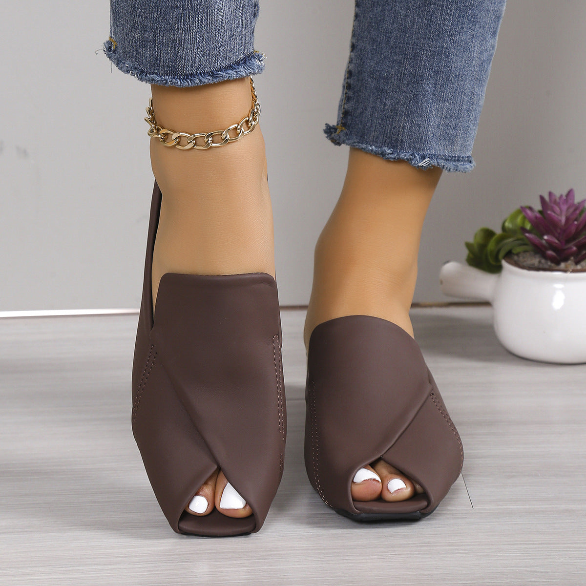 Square-toe Open-toe Square-heeled Sandals For Outdoor Wear