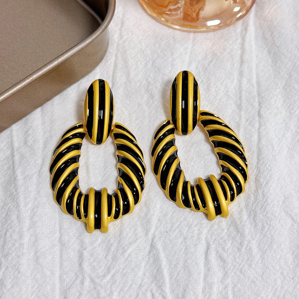 Vintage Enamel Flower Earrings - Retro Niche Premium Studs, Light Luxury Versatile Elegant Ear Jewelry For Women