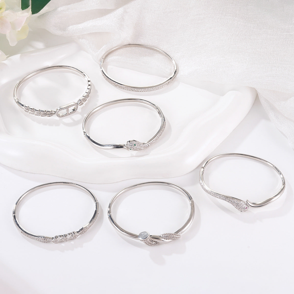 Diamond-encrusted Bracelet Stylish And Minimalist With A Uniquely Personal Touch