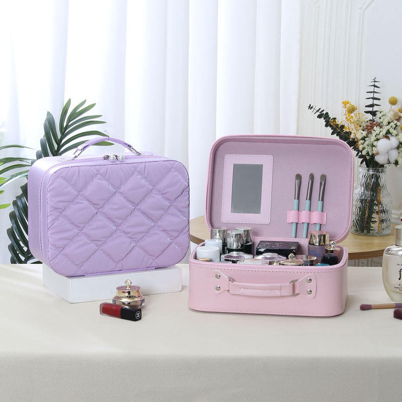 Minimalist Diamond-Quilted Makeup Case With Mirror