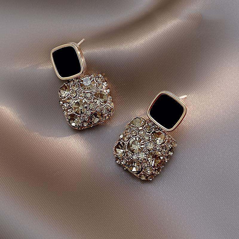 Face Slimming Black Stud Earrings, Trendy Korean Influencer Style, High-End Light Luxury Elegant Women's Ear Jewelry