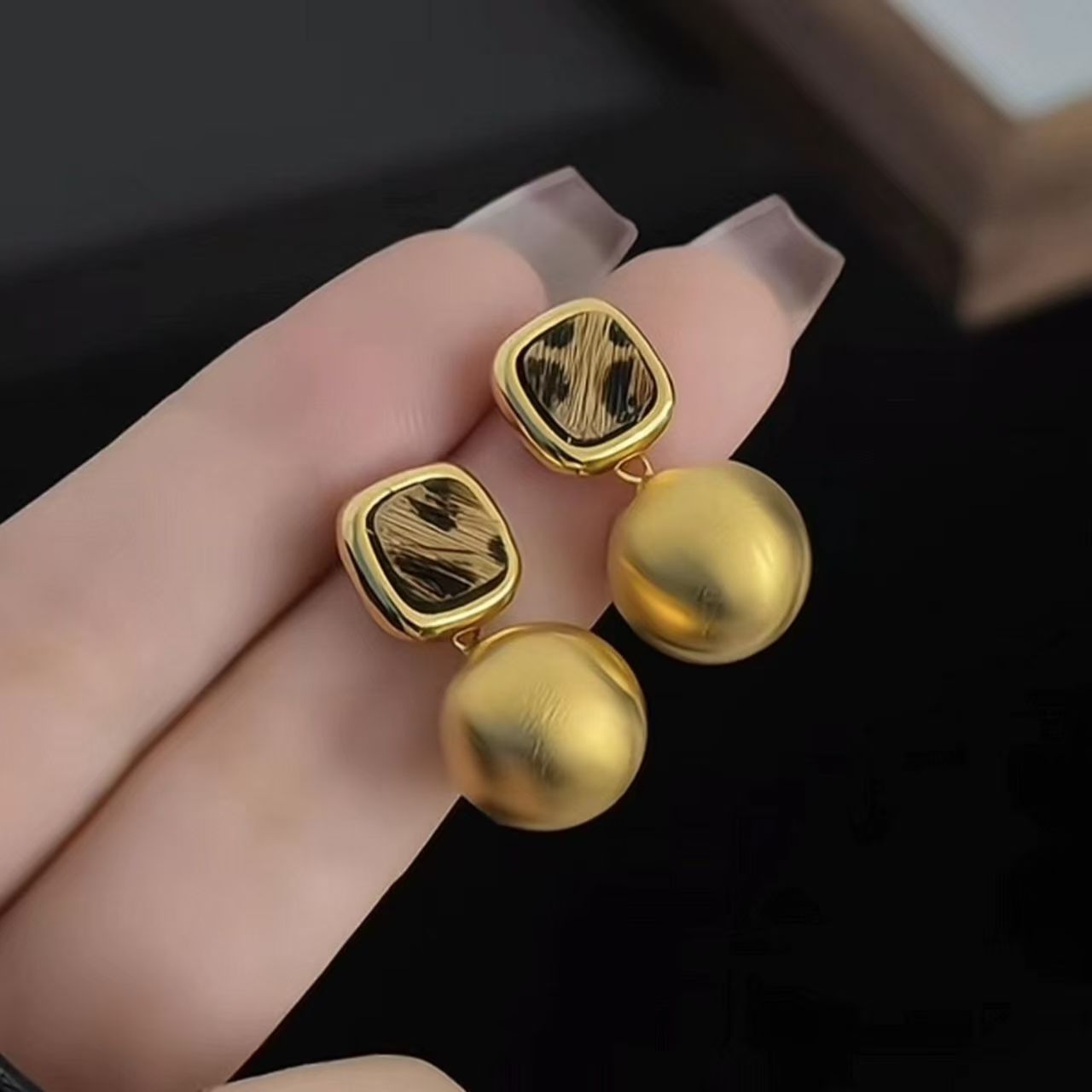 French Style Golden Leopard Print Beaded Drop & Stud Earrings, Minimalist Stylish Accessories For Round Faces