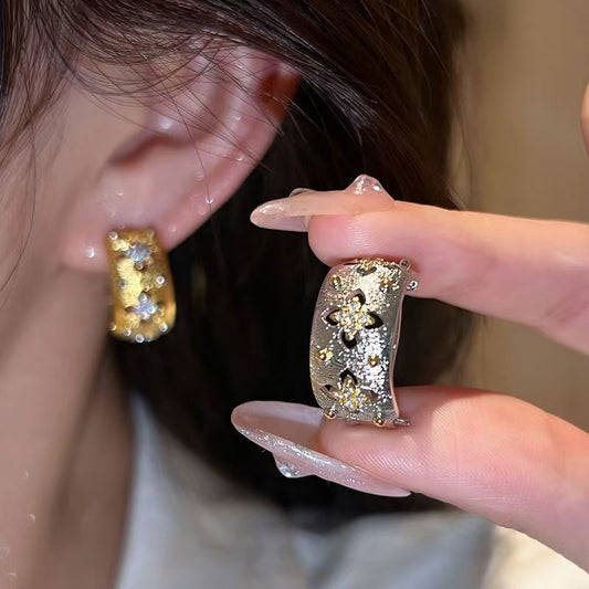 Fashion Exquisite French Retro C-Hoop Floral Zircon Huggie Earrings For Women, Minimalist All-Match Heavy Craft High-End Designer Ear Jewelry