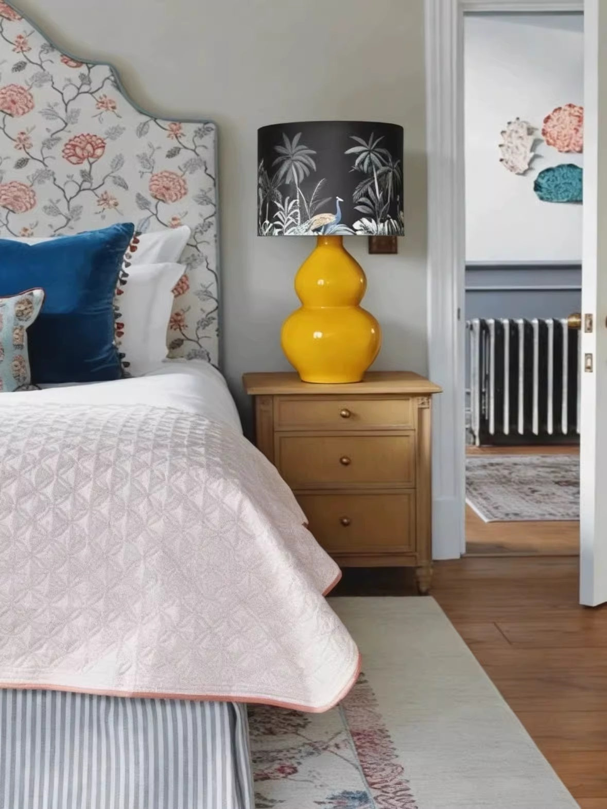 French-style Smart Remote-Controlled Table Lamp