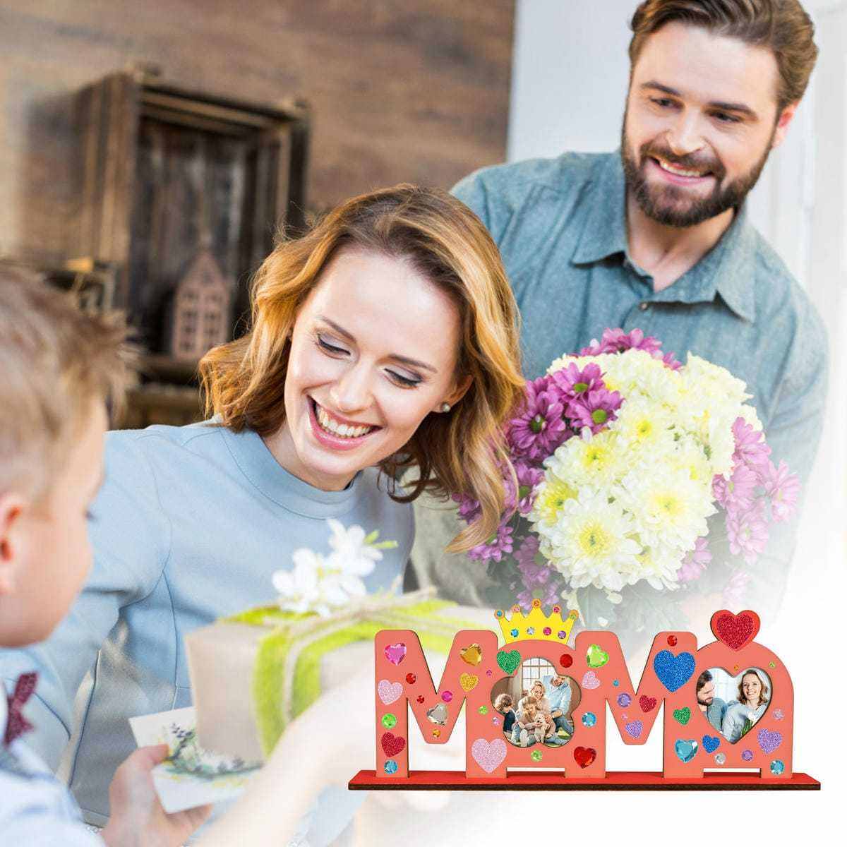 “MAMA” Wooden Sign With Stand, Decorative Gift For Mom With Photo Space, Table Decoration For Birthdays, Mother’s Day, And Family Occasions
