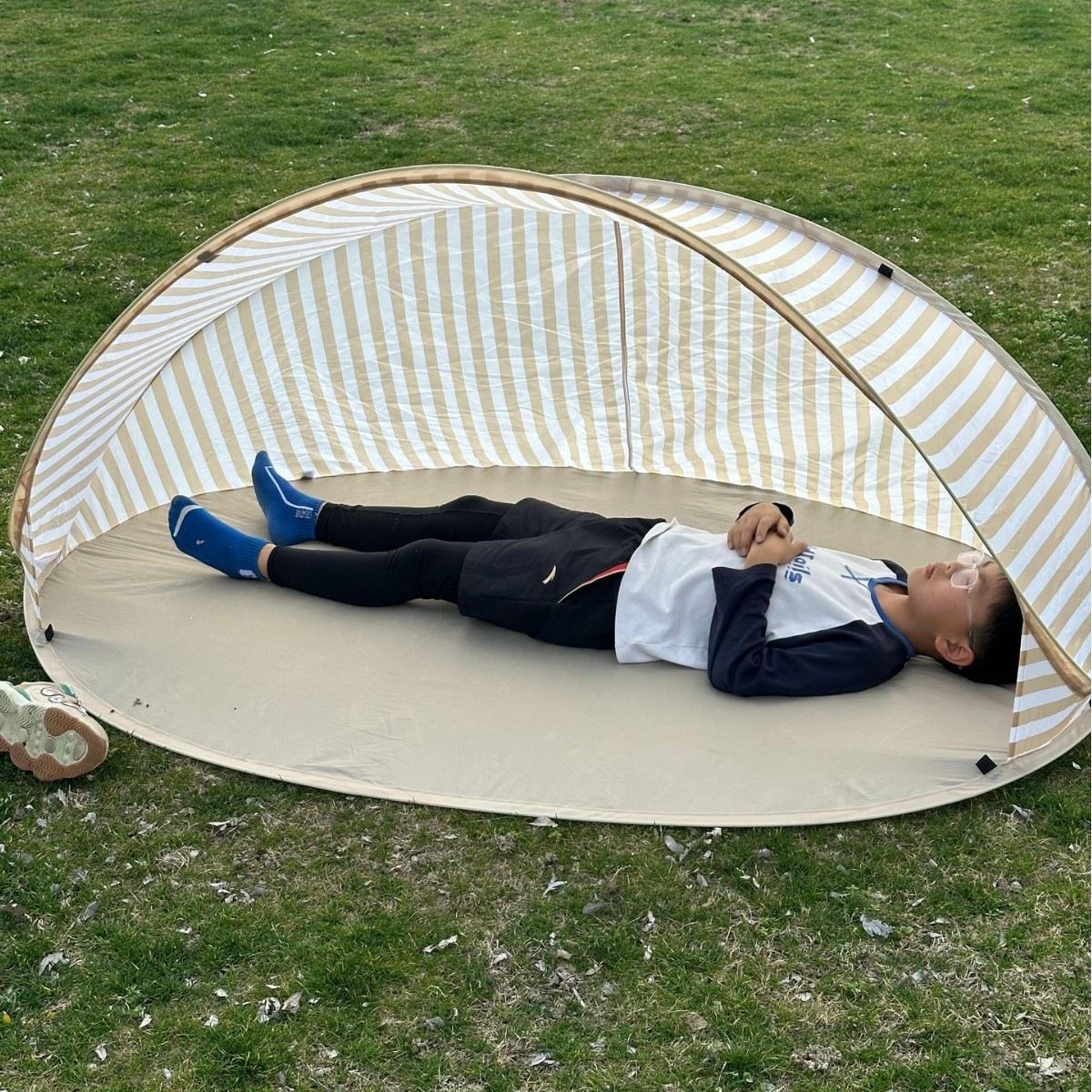 No-assembly Lightweight Beach Tent For Outdoor Use
