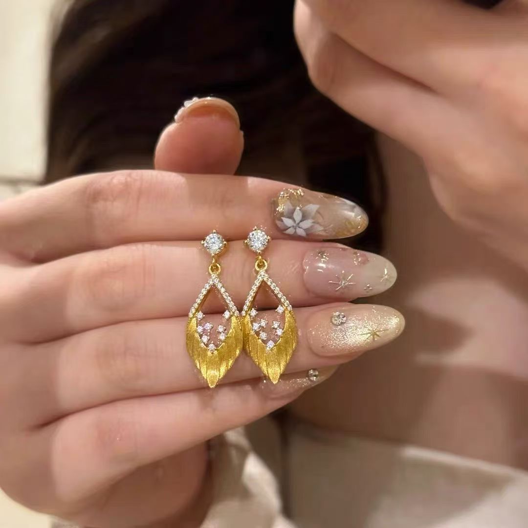 2026 New Golden Brushed Feather Earrings For Women, Retro Light Luxury Brushed Studs With Rhinestone Inlay Fashion Ear Jewelry
