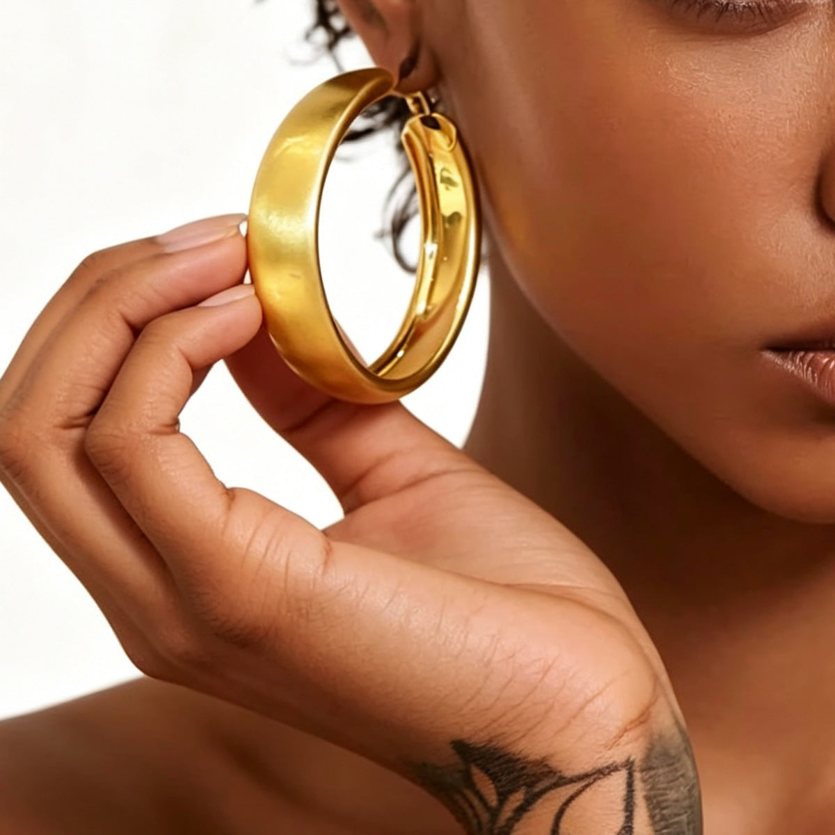 European American Vintage Brushed Wide Band Big Hoop Earrings, Light Luxury High-End Niche Design Hoop Jewelry, Fashion Versatile Ear Accessories For Women