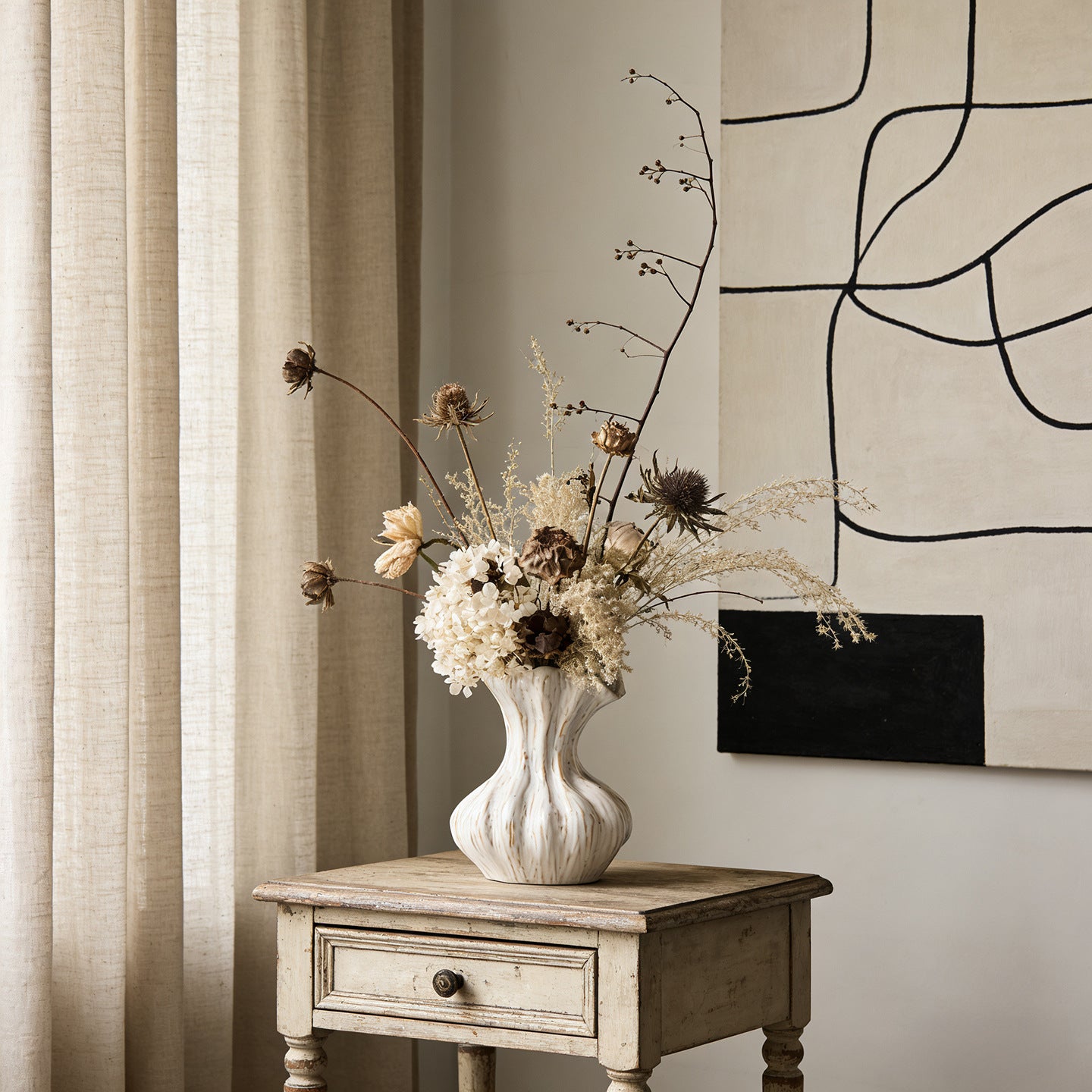 New White Creative Ceramic Vase With A Premium Feel