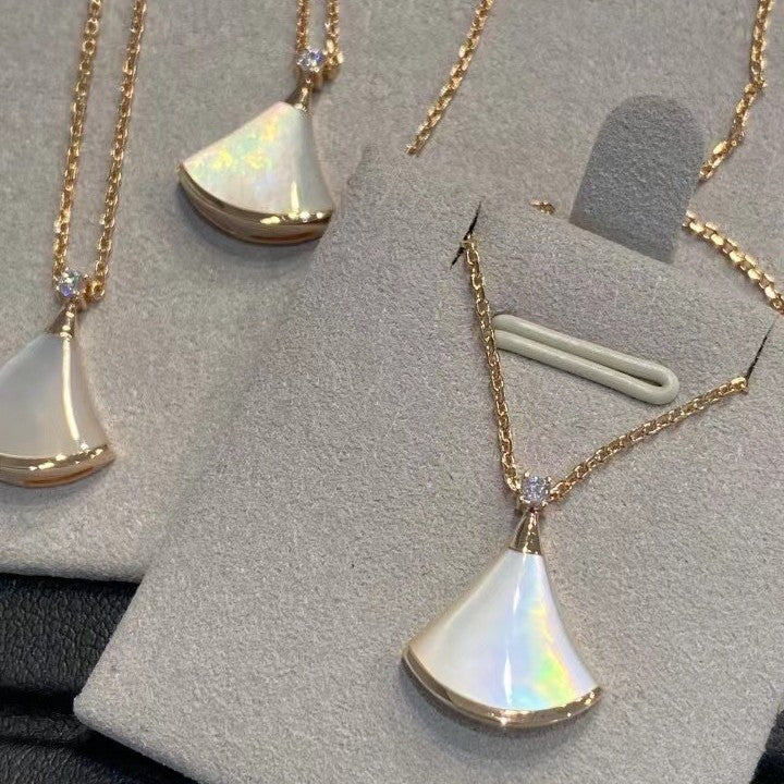 High Version Light Luxury Fan Skirt Pendant Necklace For Women, Niche White Mother Of Pearl Clavicle Chain, New Trendy Jewelry Gift For Her