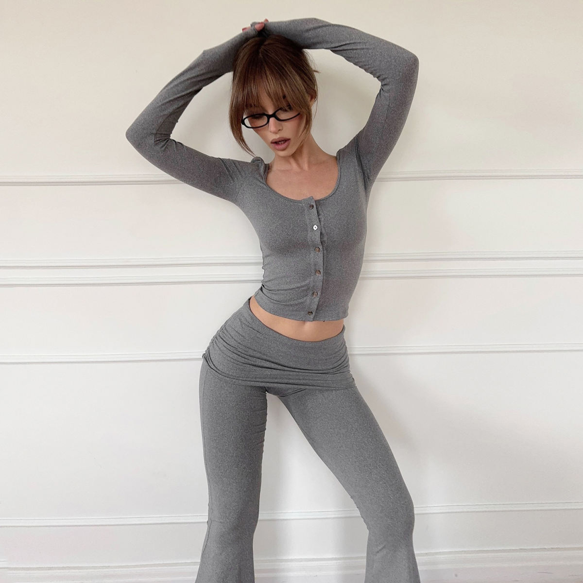 Cropped, Form-fitting Sporty Yoga And Casual Set That Flatters Your Figure