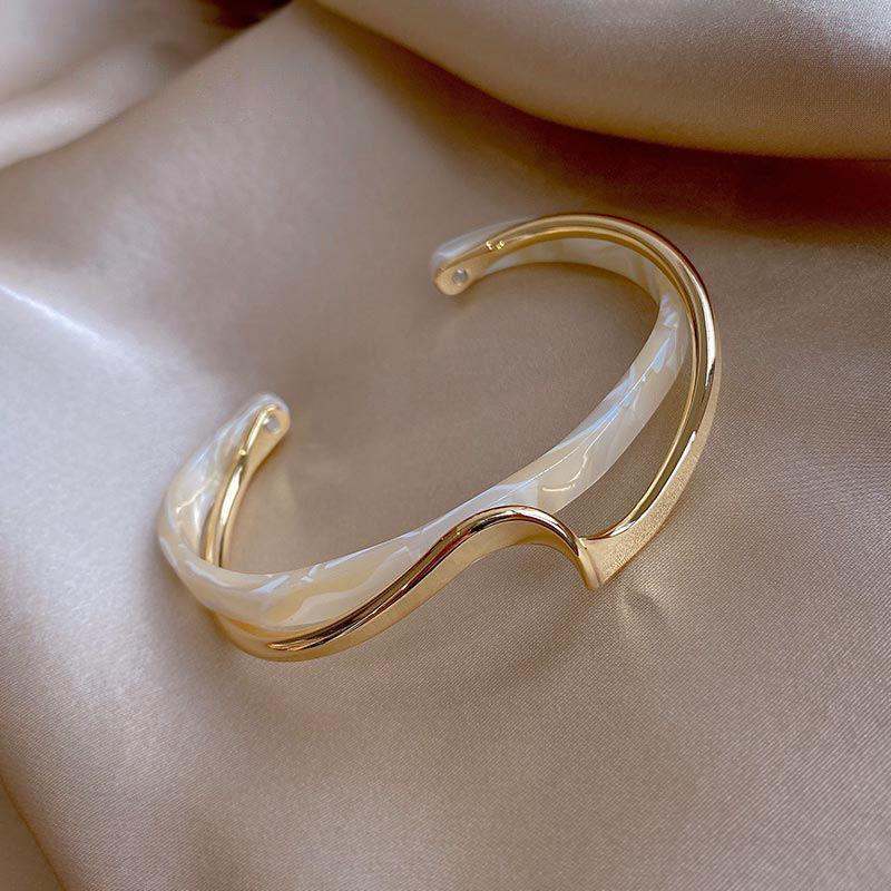 Light-luxury Panel Curved Metal-textured Korean-style Trendy Social Media Worthy Jewelry