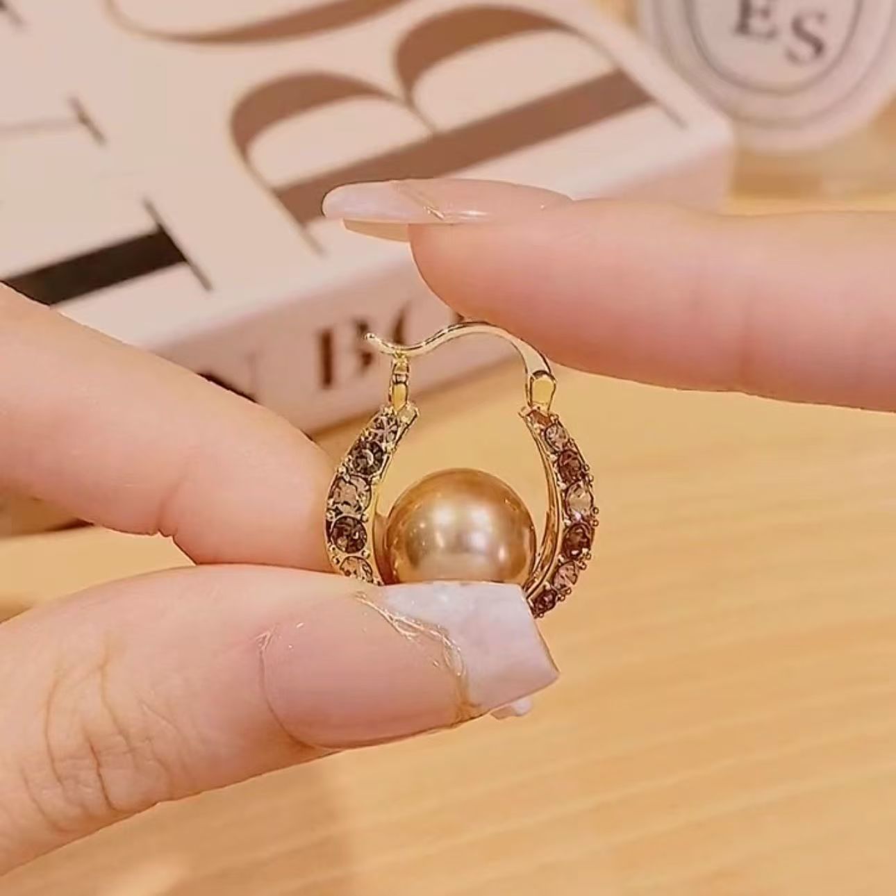 Light Luxury Maillard Coffee Color Rhinestone & Pearl Hoop Huggie Earrings For Women, Elegant Fashion Versatile Circle Ear Buckle Jewelry