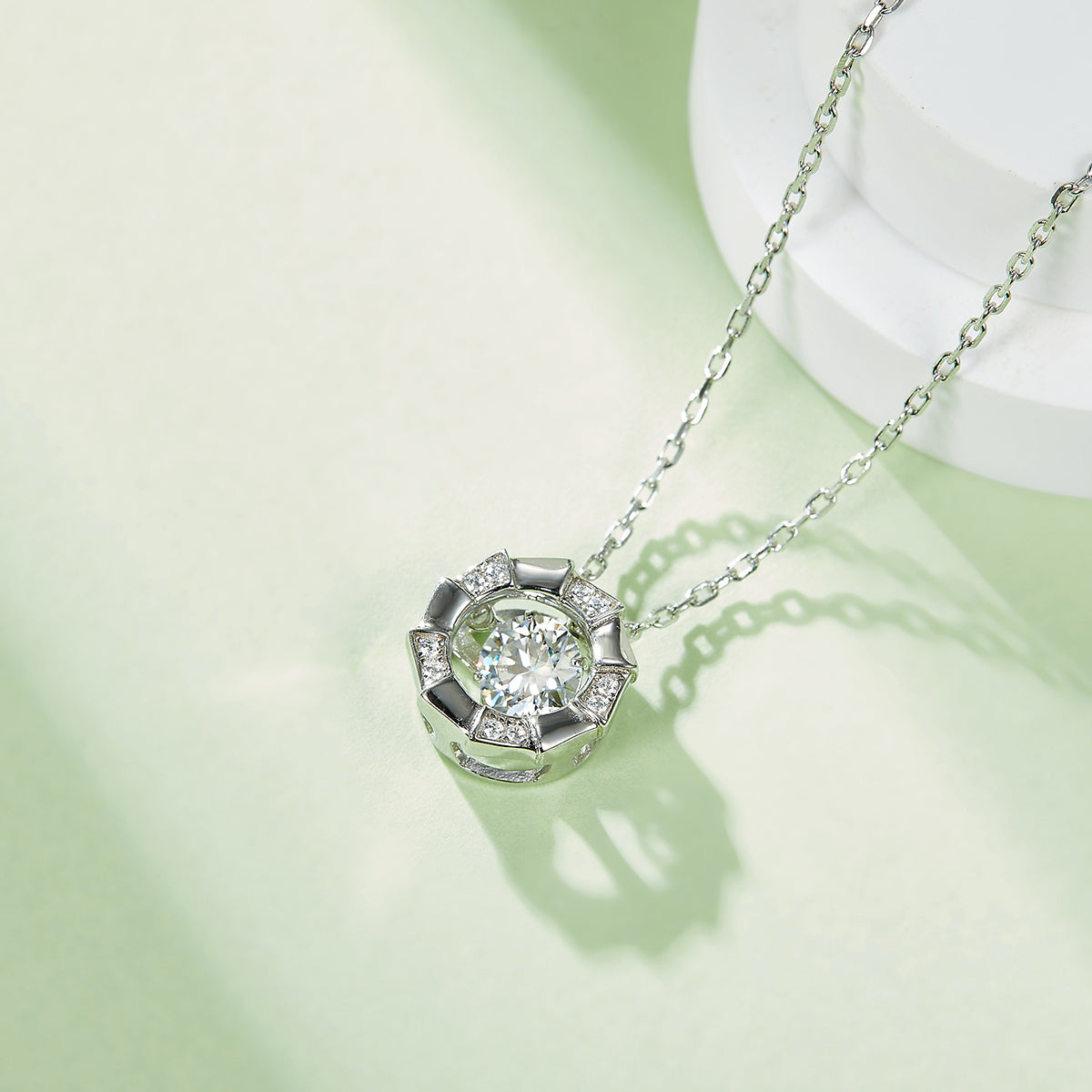 S925 Sterling Silver 0.5ct D Color VVS1 Moissanite Circular Hollow Necklace 45cm Platinum Plated GRA Certified Gift Box