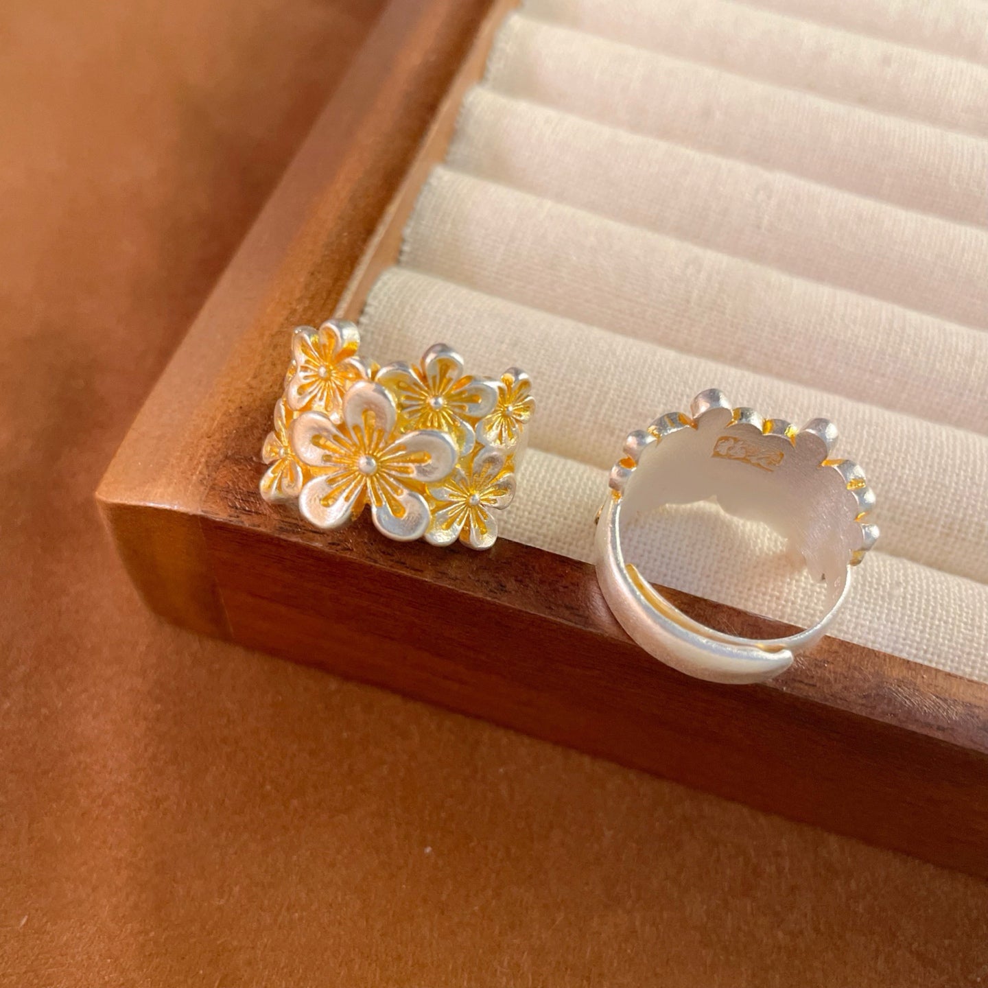 1pcs 999.9 Sterling Silver Two-Tone Plum Blossom Statement Ring, Luxury Delicate Style, Ideal For Birthdays & Holiday Gifts