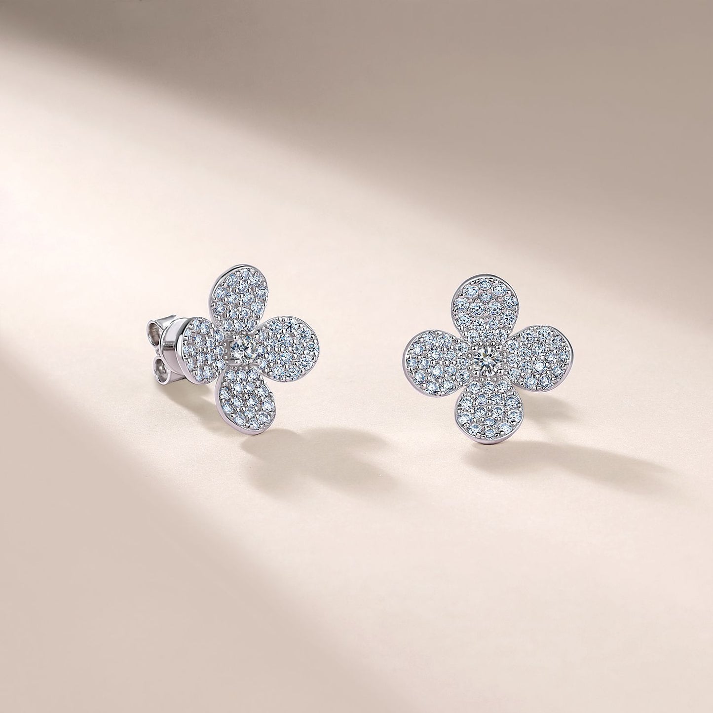 S925 Sterling Silver Full Pave Clover Stud Earrings, D-VVS1 Moissanite, Platinum Plated 2.5g Elegant Women's Jewelry Gift Set