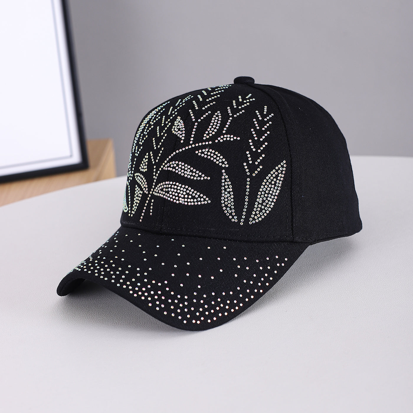 Men's And Women's Adjustable Leaf-shaped Beaded Pattern Twill Fabric Brimmed Baseball Cap. Suitable For Daily Commuting, Spring And Summer Outdoor Outings, And Casual Outings.