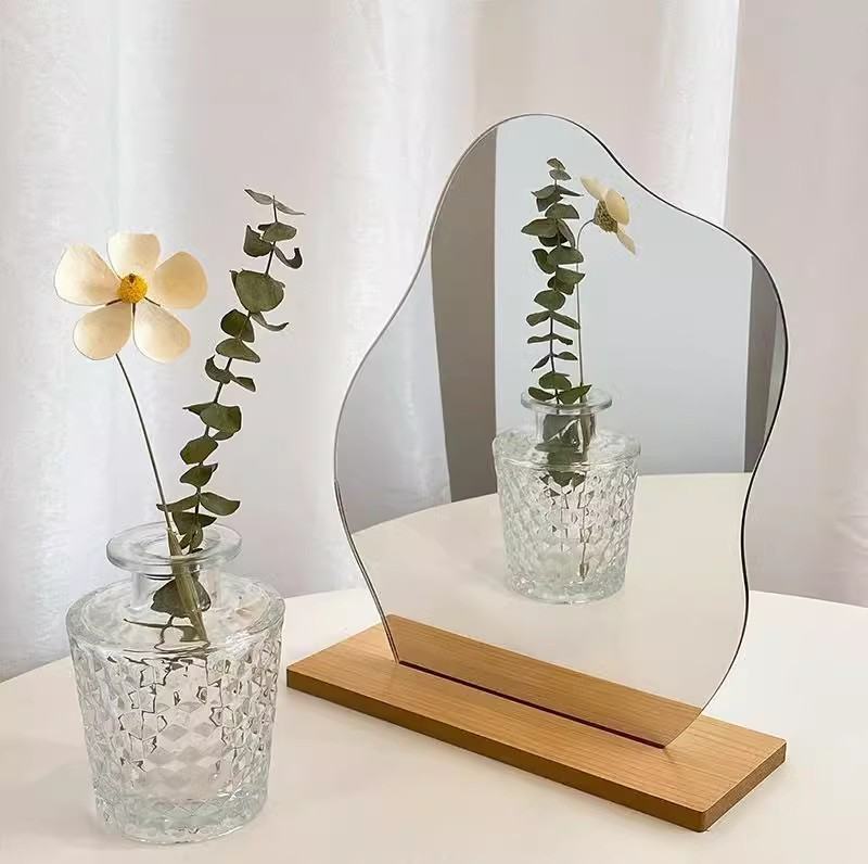 Irregular-shaped Makeup Mirror Photo Prop