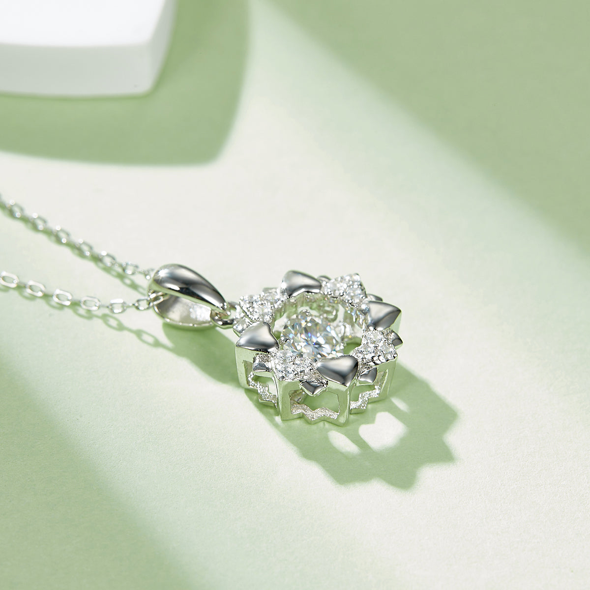 S925 Sterling Silver 0.5ct D Color VVS1 Moissanite Flower Pendant Necklace 45cm Platinum Plated GRA Certified Gift Box
