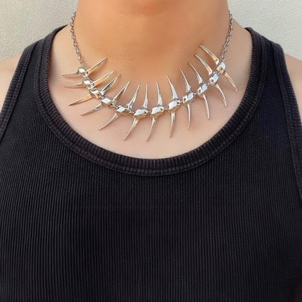 Silver Fishbone-style Beauty-back Choker Necklace