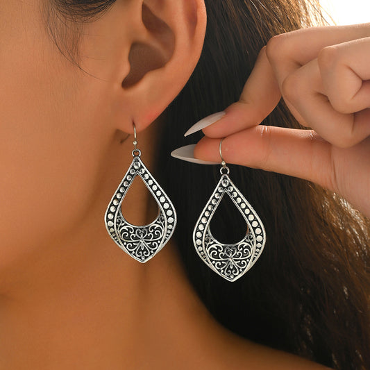 Cross-border European American Vintage Women Earrings, Geometric Hollow Out Design Antique Silver Stud Earrings, Versatile Fashion Ear Jewelry Wholesale