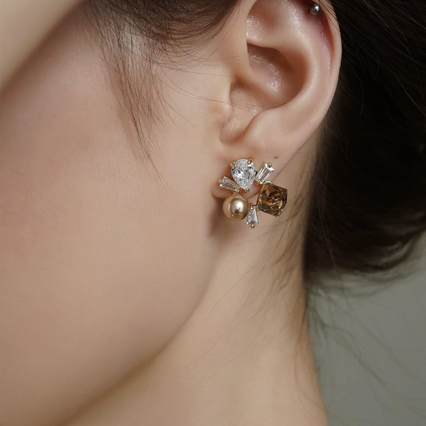 2026 New High-End Amber Sugar Cube Stud Earrings For Women, Vintage French Light Luxury Pearl Fashion Earrings, Classic Style Ear Jewelry