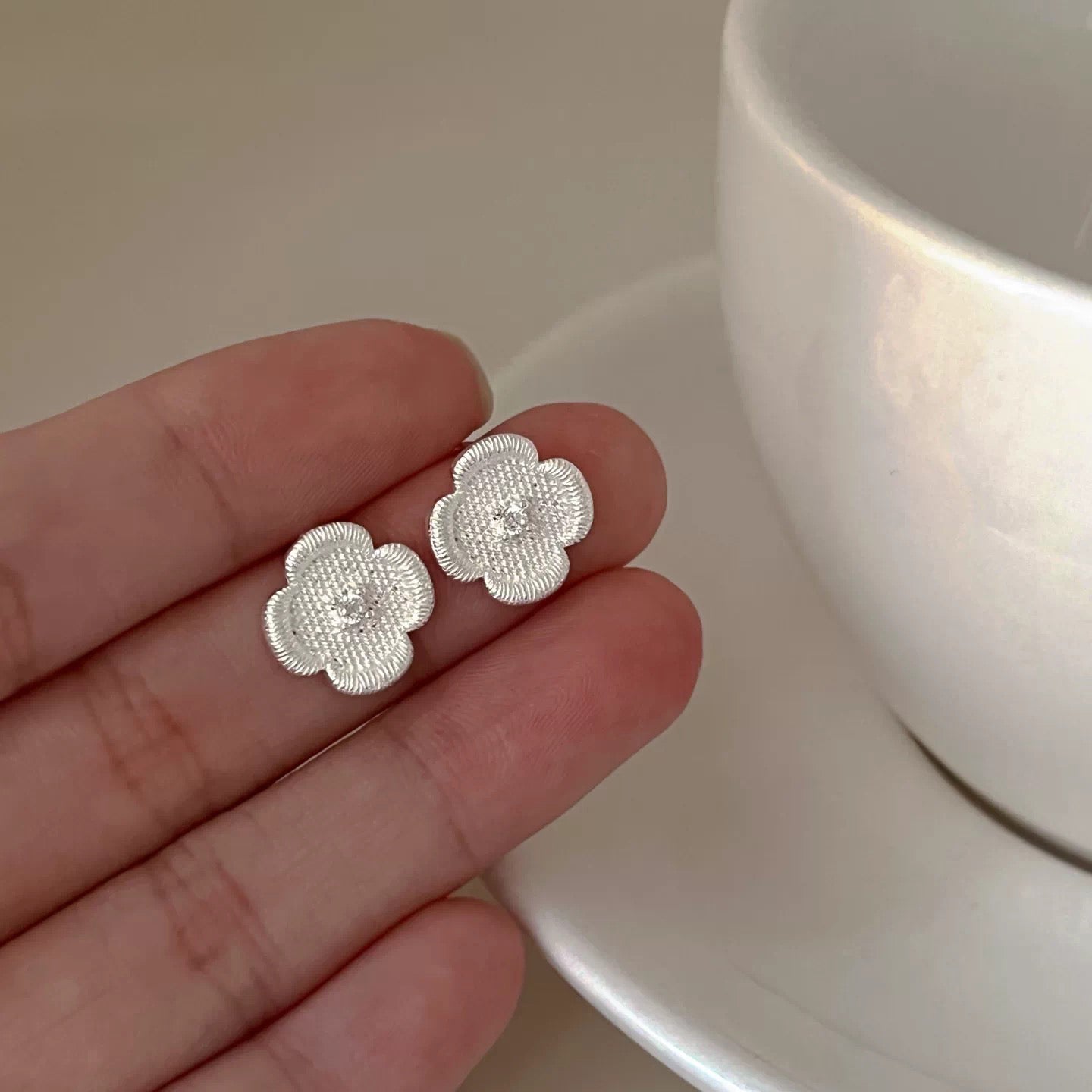 1 Pair 999 Sterling Silver Textured Diamond Flower Stud Earrings, Delicate Minimalist Style, Perfect For Daily Wear & Valentine's Gifts
