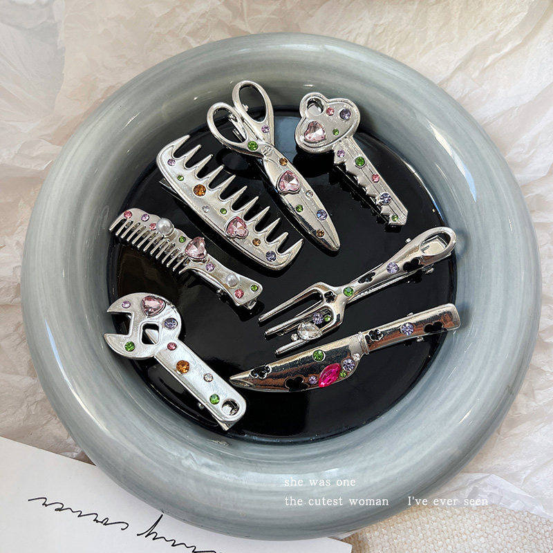 Creative Side-swept Hair Clip With Loose Strands