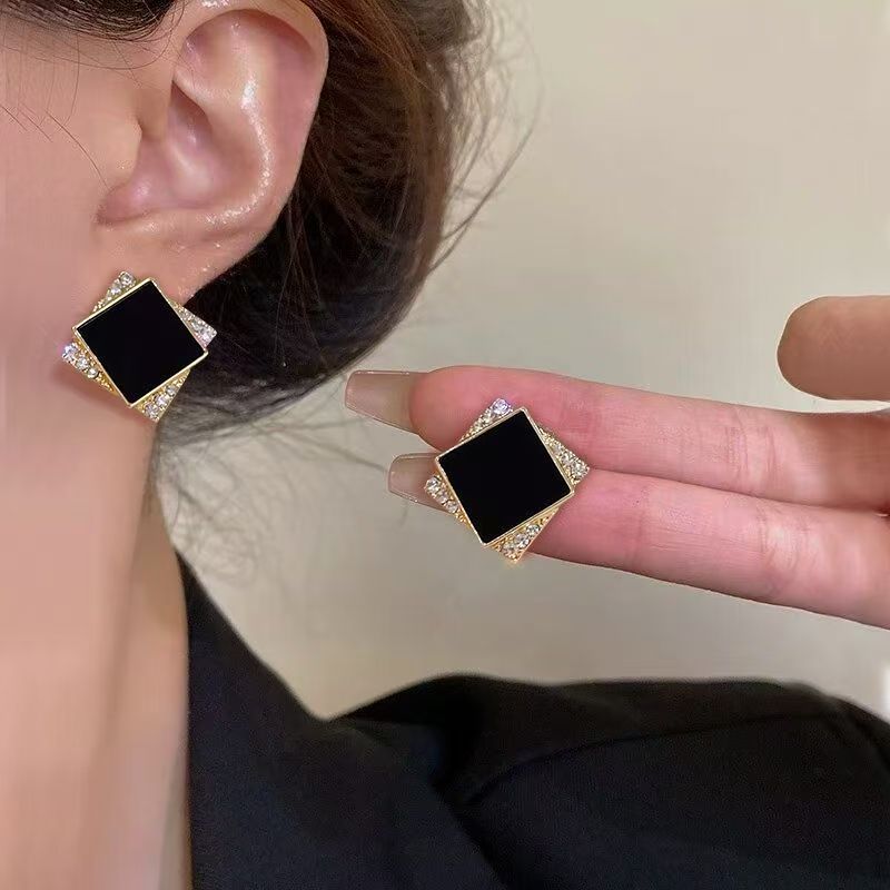 Black Rhombus Rhinestone Stud Earrings With Anti-Lost Buckle, Minimalist Fashion Elegant Geometric Earrings, Niche Designer High-End Ear Jewelry