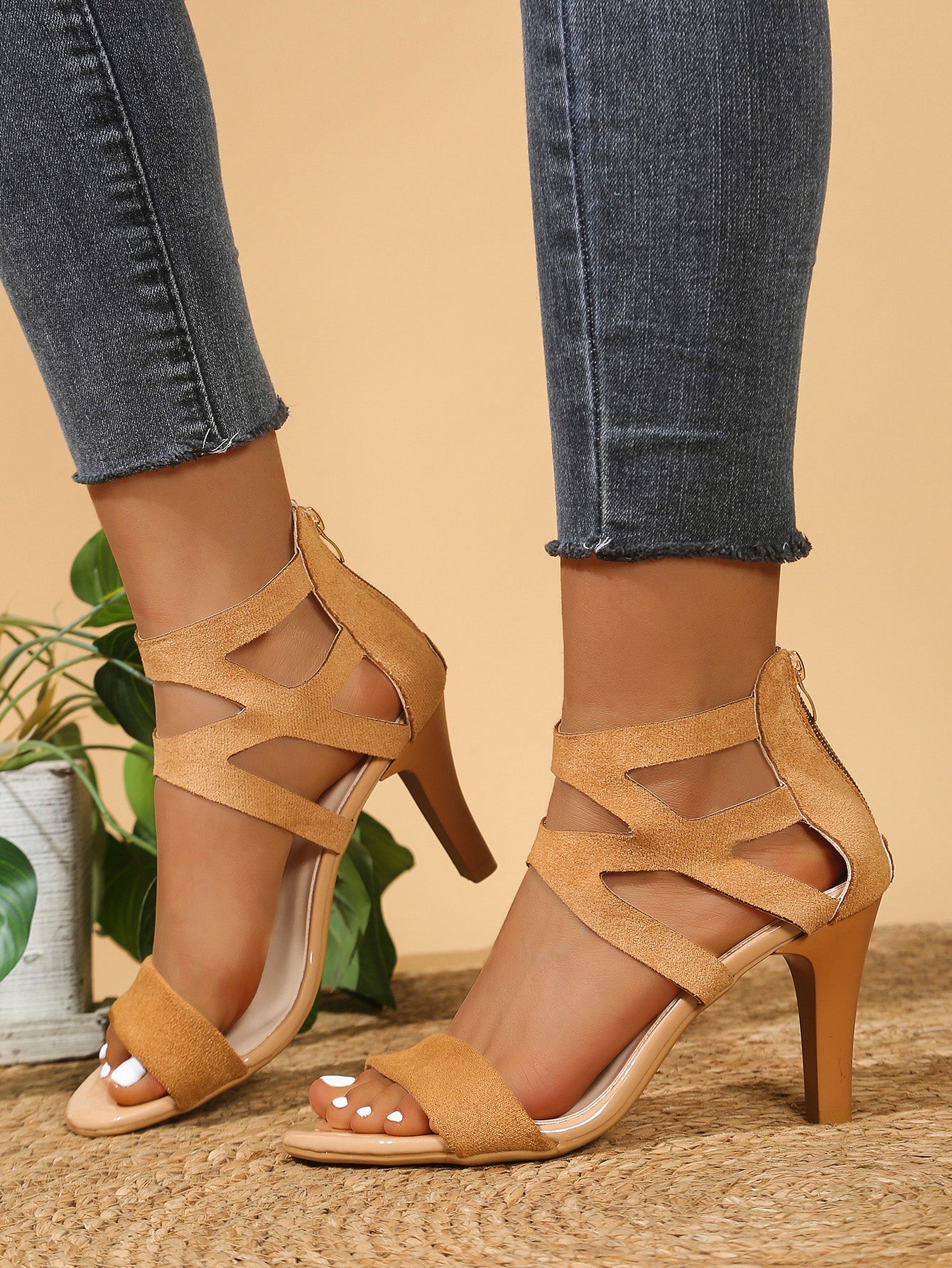 Wholesale Women's Roman Style Back Zipper High Heels, New Plus Size Summer Fashion Peep Toe Stiletto Sandals For Outdoor Cross-Border Sales