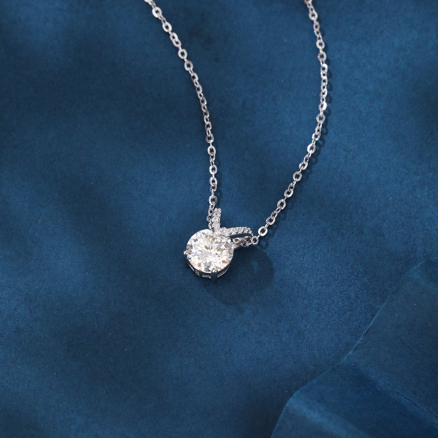 925 Sterling Silver Elegant Solitaire Moissanite Necklace With Silver Chain: Timeless Beauty Meets Modern Elegance