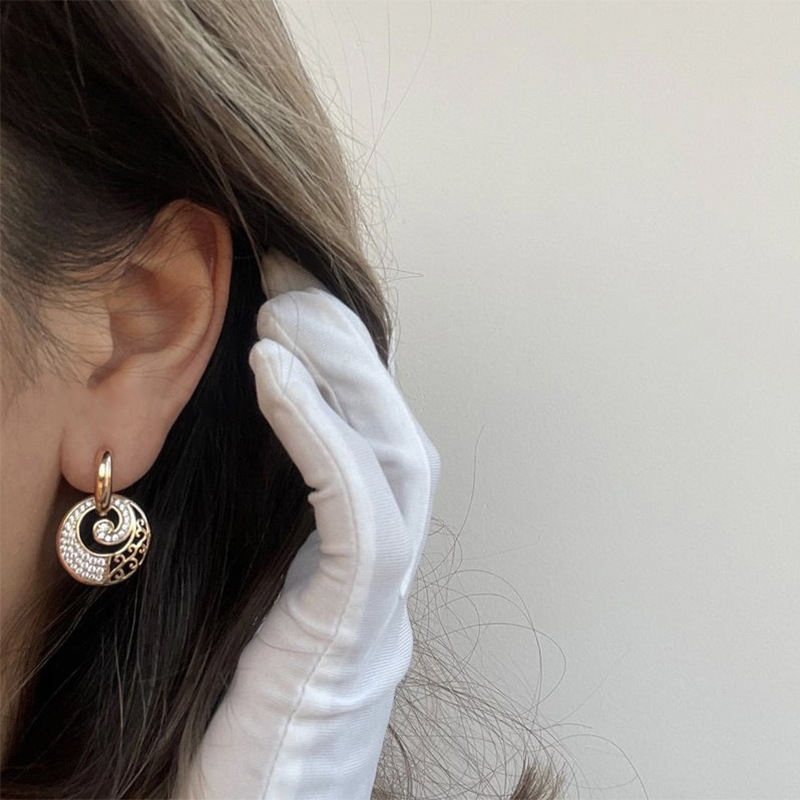 French Retro Hollow Jeweled All-matching Graceful Elegant Women's Earrings Accessories