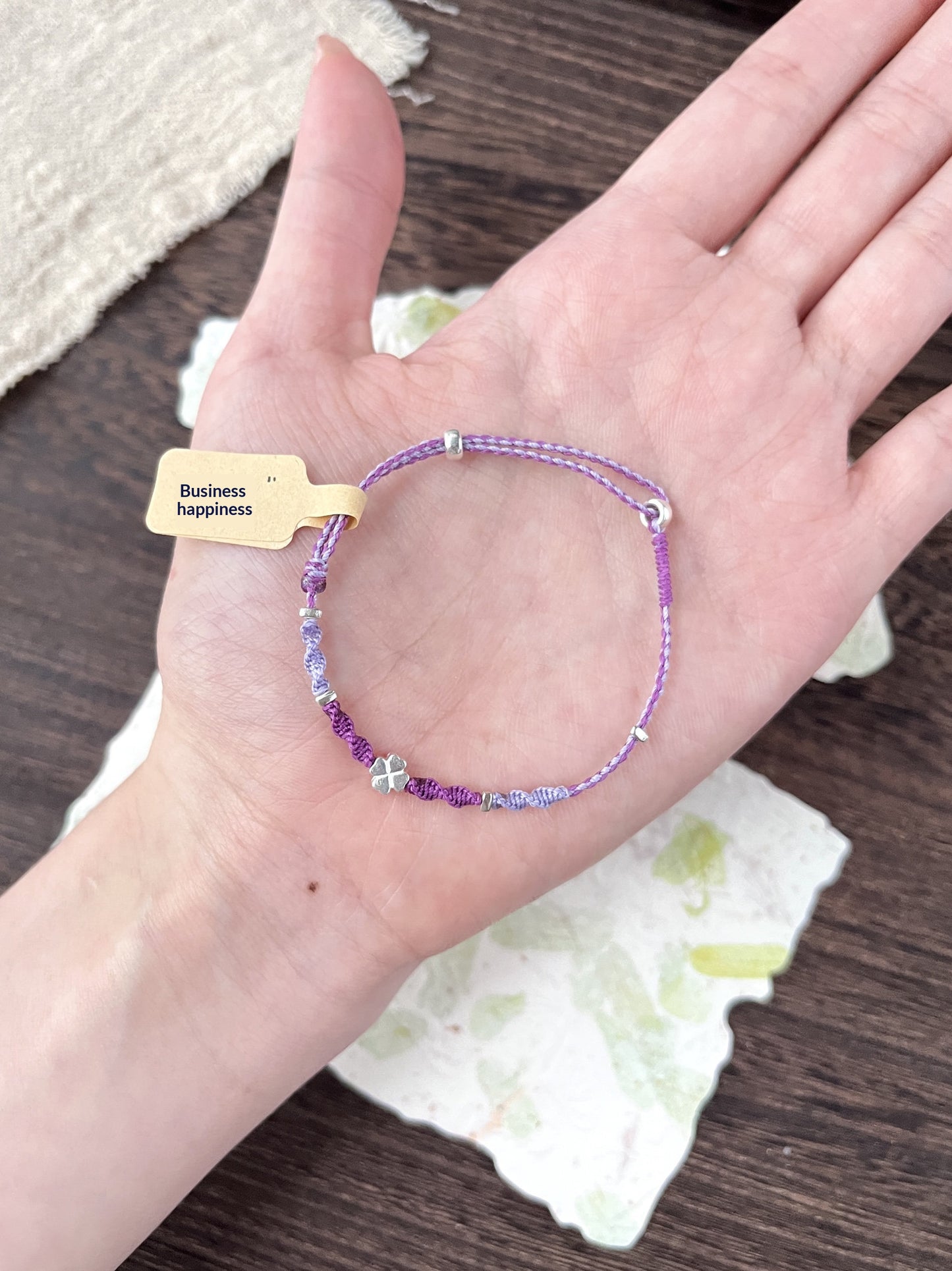 Sleek And Stylish Four-leaf Clover Bracelet For Apple Devices